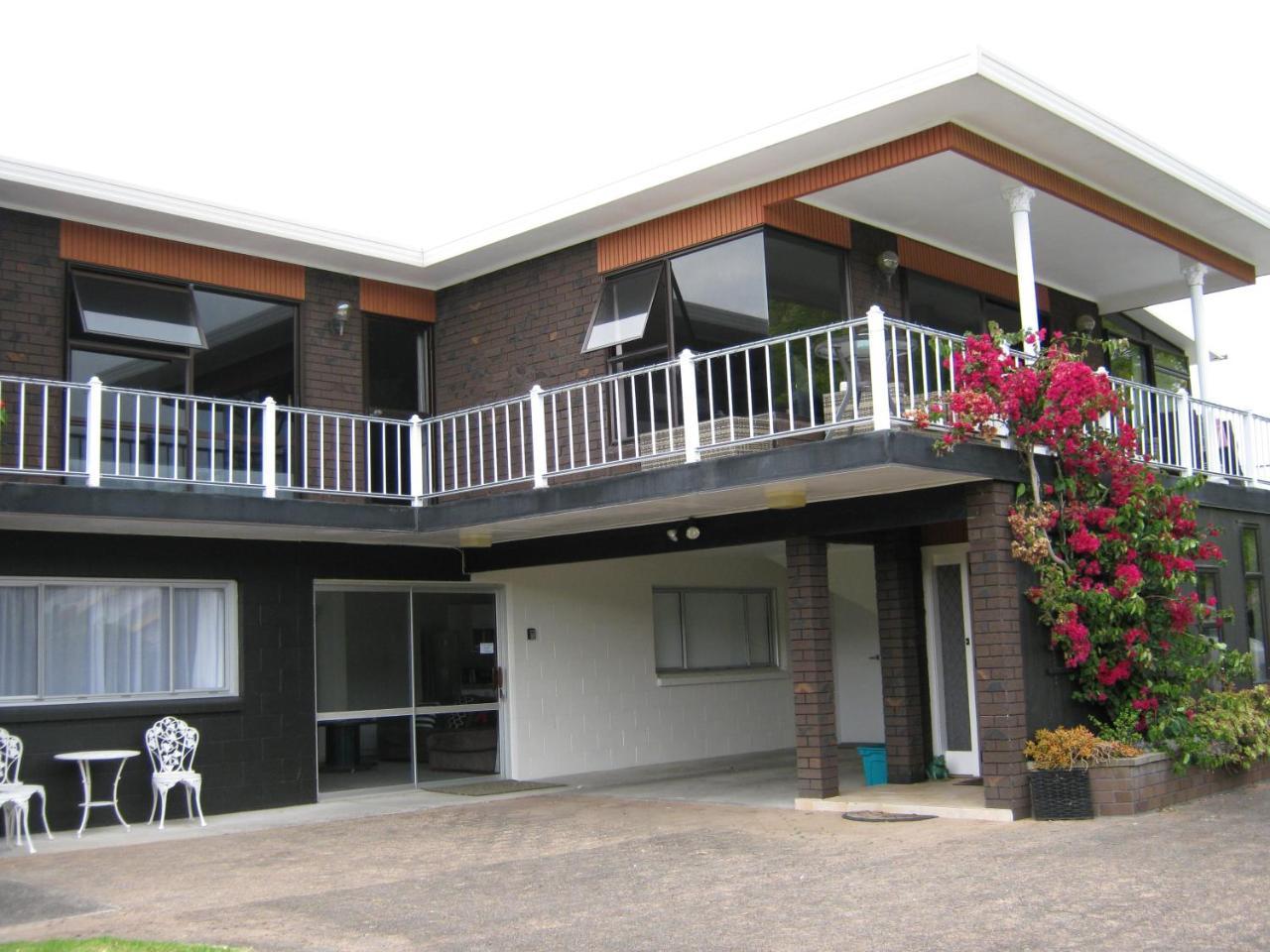 Harbour Inn Whangamata Exterior photo